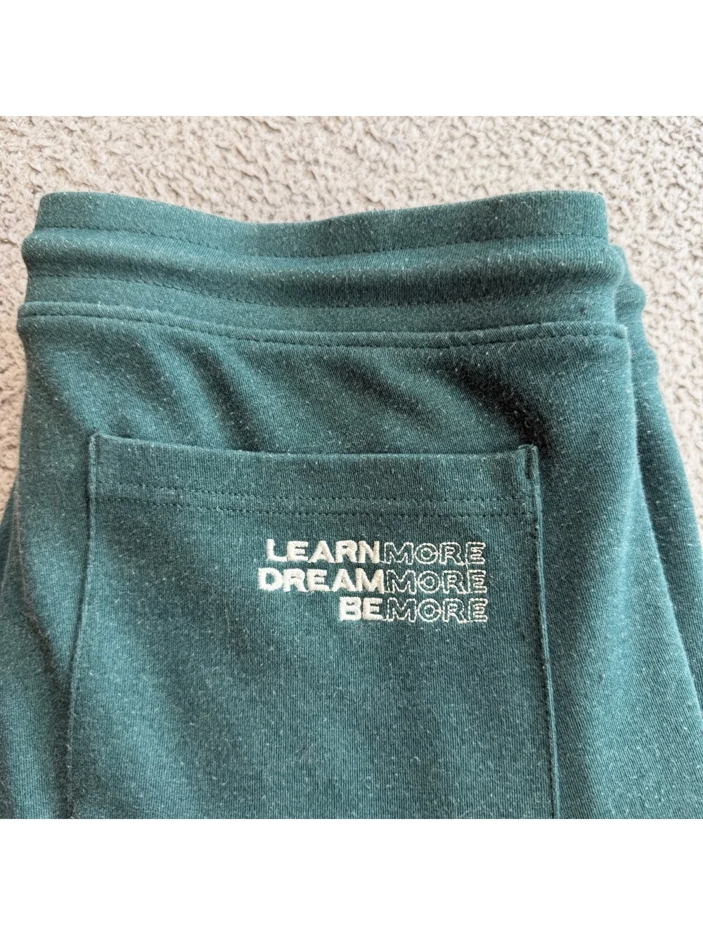 Alphalete Mens M Short Green Premium Joggers Sweatpants Athletic Gym Fitness 27